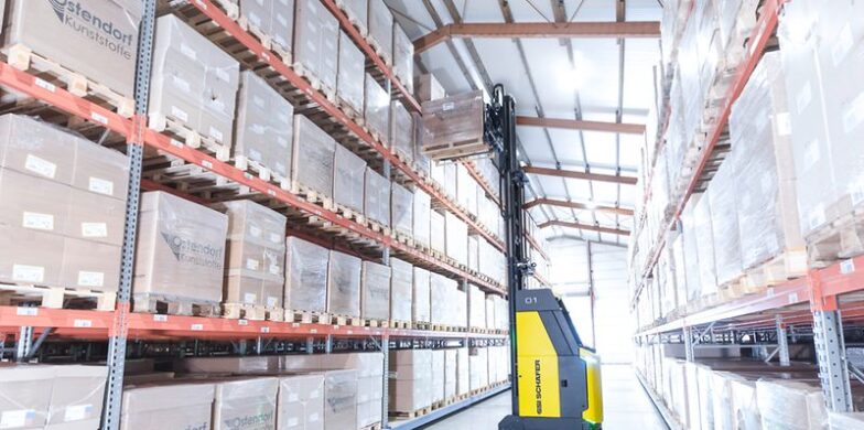 از آشوب راهروها تا نظم هوشمند: چطور AGVها می‌توانند انبار شما را متحول کنند؟